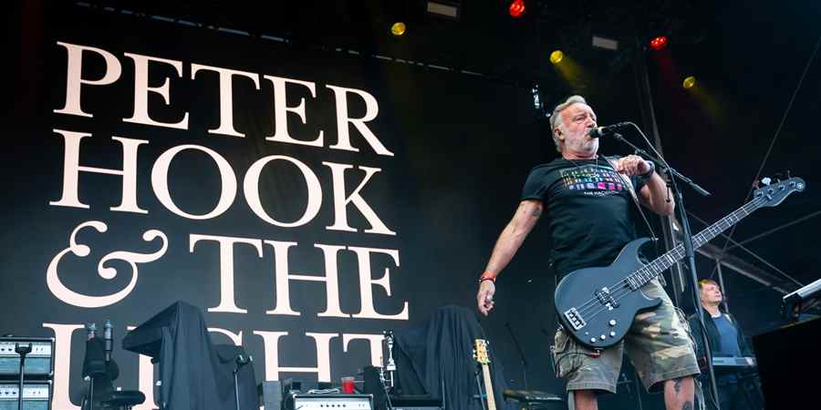 Peter Hook and The Light.