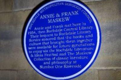 The blue plaque commemorating Anne and Frank Maskew.