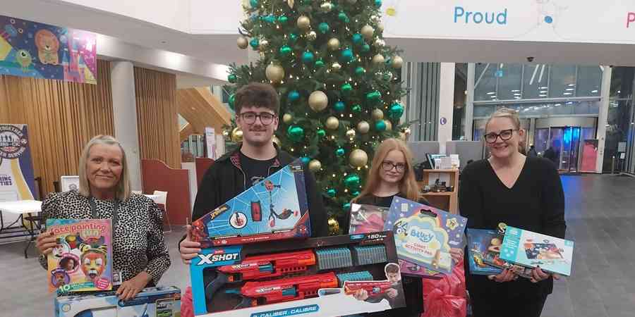 Helen Walton with Oliver and Lucy, and their mother Jane.