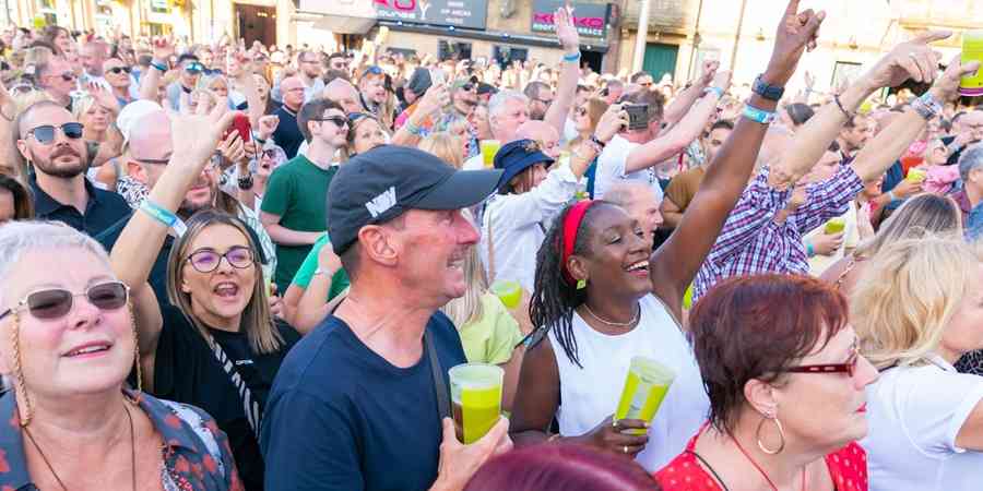 Crowd at the Feel Good Festival.