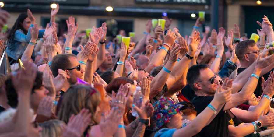 Crowd at the Feel Good Festival.