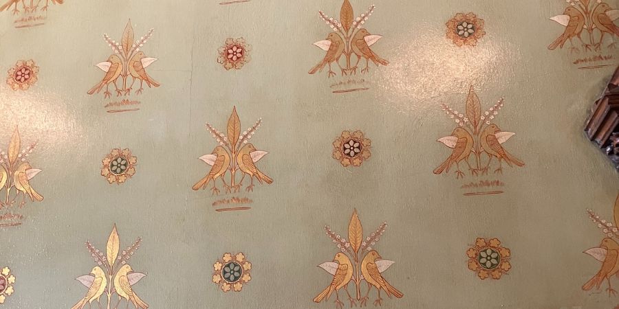 A decorative pattern featuring birds and flowers.