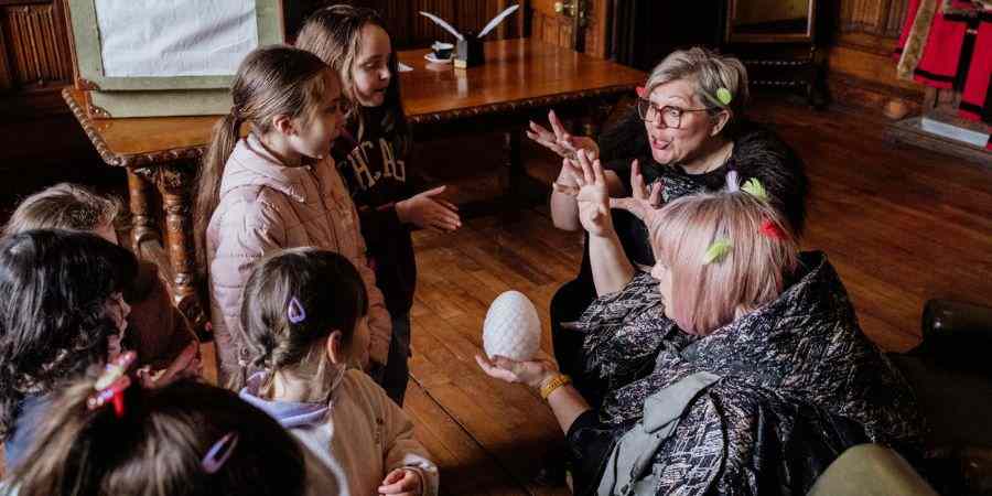 Falconians with children.