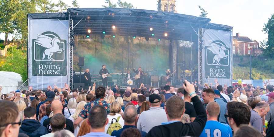 Crowds at the main stage.