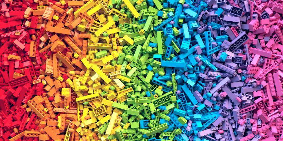 Lego bricks in rows sorted by colour.