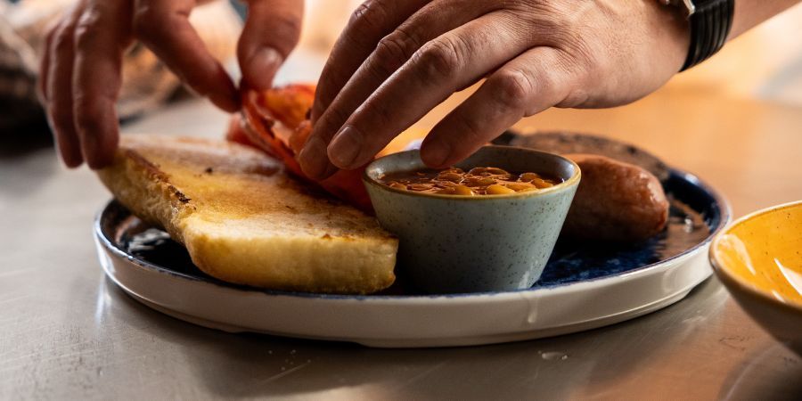 A cook working on a breakfast.