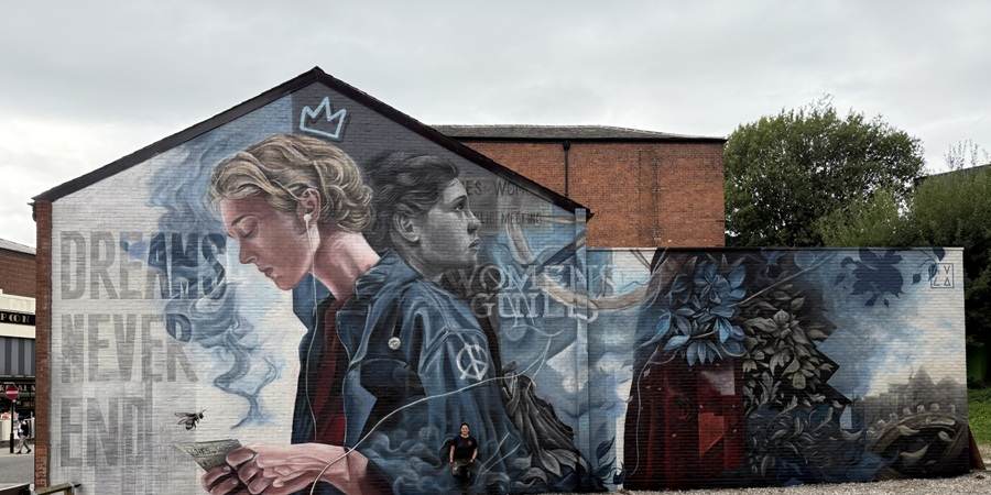 Mural by AYLO.