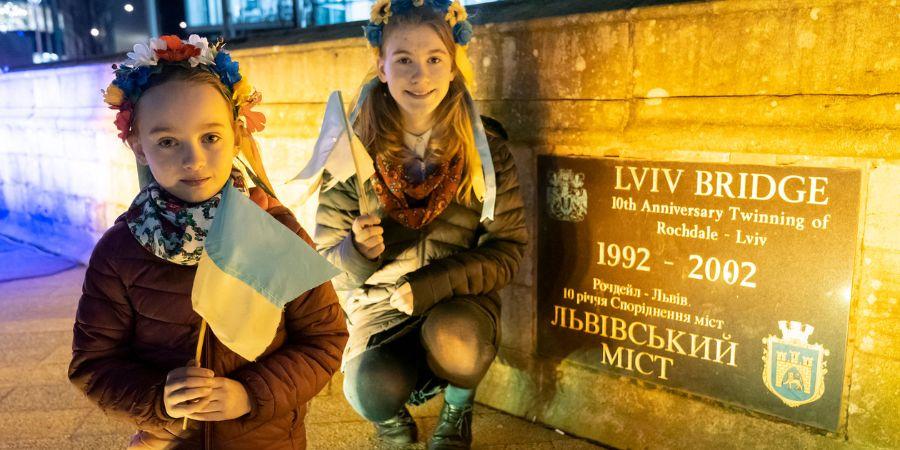 2 young children showing their support for Ukraine.