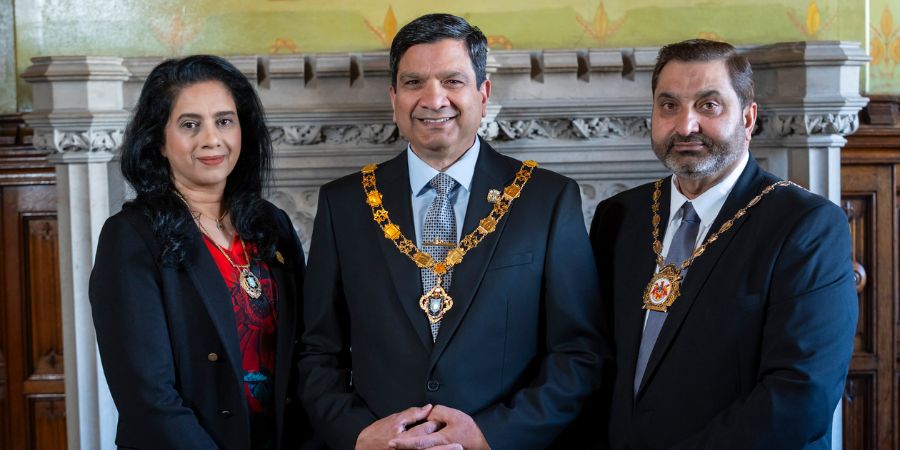 3 people wearing mayoral attire.
