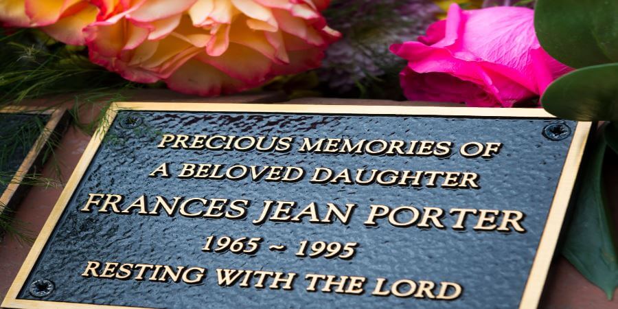 Example of a bronze memorial plaque.